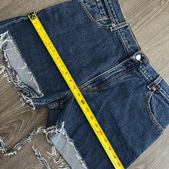 BRAND NEW LEVI SHORTS - Picture 15 of 15